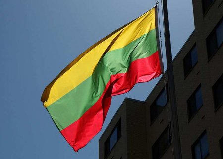 Скандал в Литве: президент оказался членом КПСС (ФОТО)