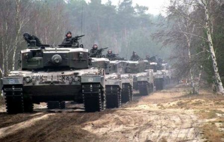 Танки Leopard 2, которые Канада обещала Украине, прибыли в Польшу