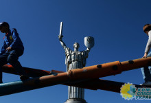 Советский герб памятника 