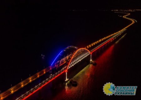 Украина атаковала Крымский мост беспилотными катерами