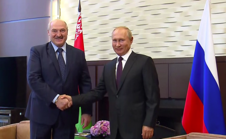 Лукашенко прилетел в Россию для переговоров с Путиным (ФОТО)