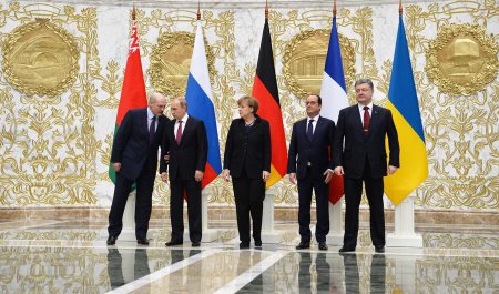 Полгода Минским соглашениям: перемирие игнорируется, Киев не спешит с обещанными реформами