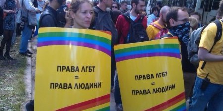 Киевская полиция отказалась охранять гей-парад и "бить патриотов"
