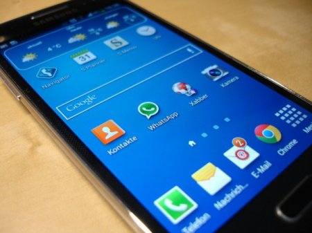 В сети появились фото нового флагманского смартфона-раскладушки Samsung SM- ...