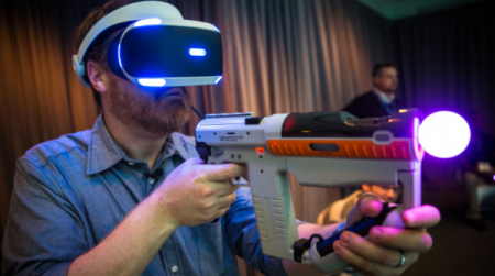 На «ИгроМире» Mail.Ru Group представила новый шутер VR Invaders