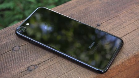 Владельцы iPhone 7 "черный оникс" нашли новый недостаток устройства