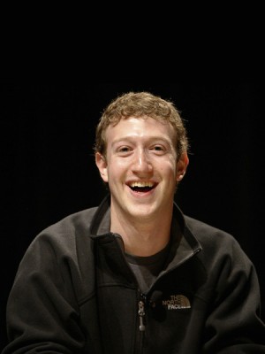 Цукерберг пообещал бороться с фейковыми новостями в Facebook