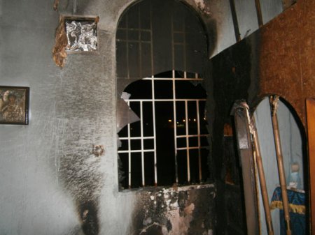 В Мариуполе неизвестные сожгли церковь Киевского патриархата