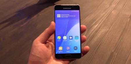 Samsung анонсирует два новых смартфона в декабре