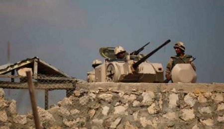 Восемь египетских военных погибли в результате атаки боевиков на Синае - Военный Обозреватель