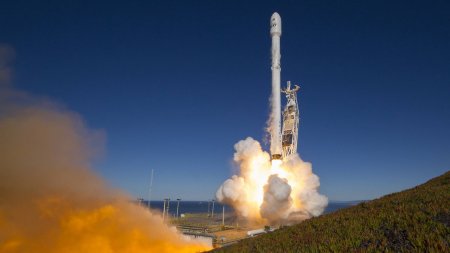 SpaceX повторно запустил в космос Falcon 9 и космический грузовик Dragon