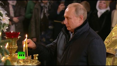 Путин на рождественской службе в Спасо-Преображенском соборе Санкт-Петербур ...