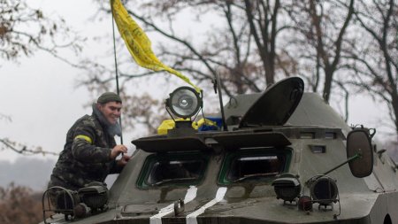 Накануне «выборов» боевиков ВСУ в Донбассе «поставили во фрунт»