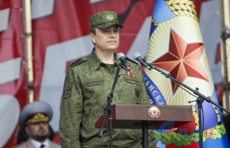 В ЛНР отметили День Победы военным парадом и шествием «Бессмертного полка»
