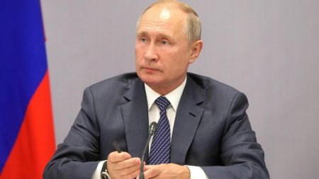 Сергей Шойгу и Президент России Владимир Путин на коллегии Министерства обороны России