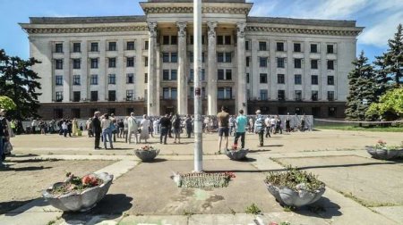 Оцепление, «шмон» на входе и провокации неонацистов: что происходит в годовщину Одесской Хатыни на Куликовом поле (ФОТО, ВИДЕО)