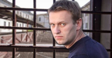 Навального впервые заковали в наручники (+ВИДЕО)